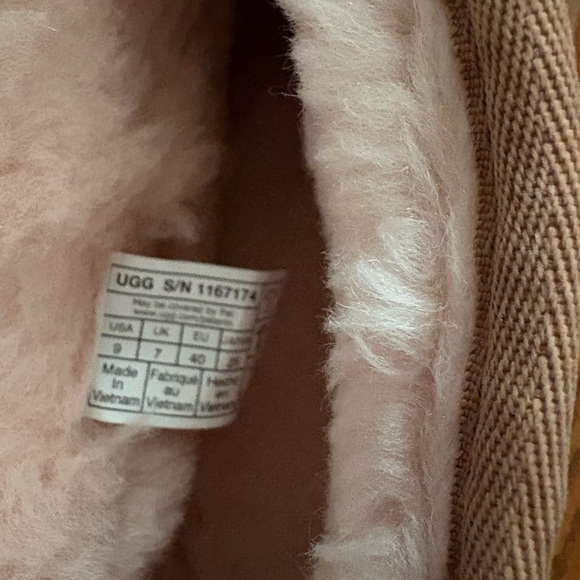 Women’s Ugg Boots - Size 9 - Picture 4 of 4